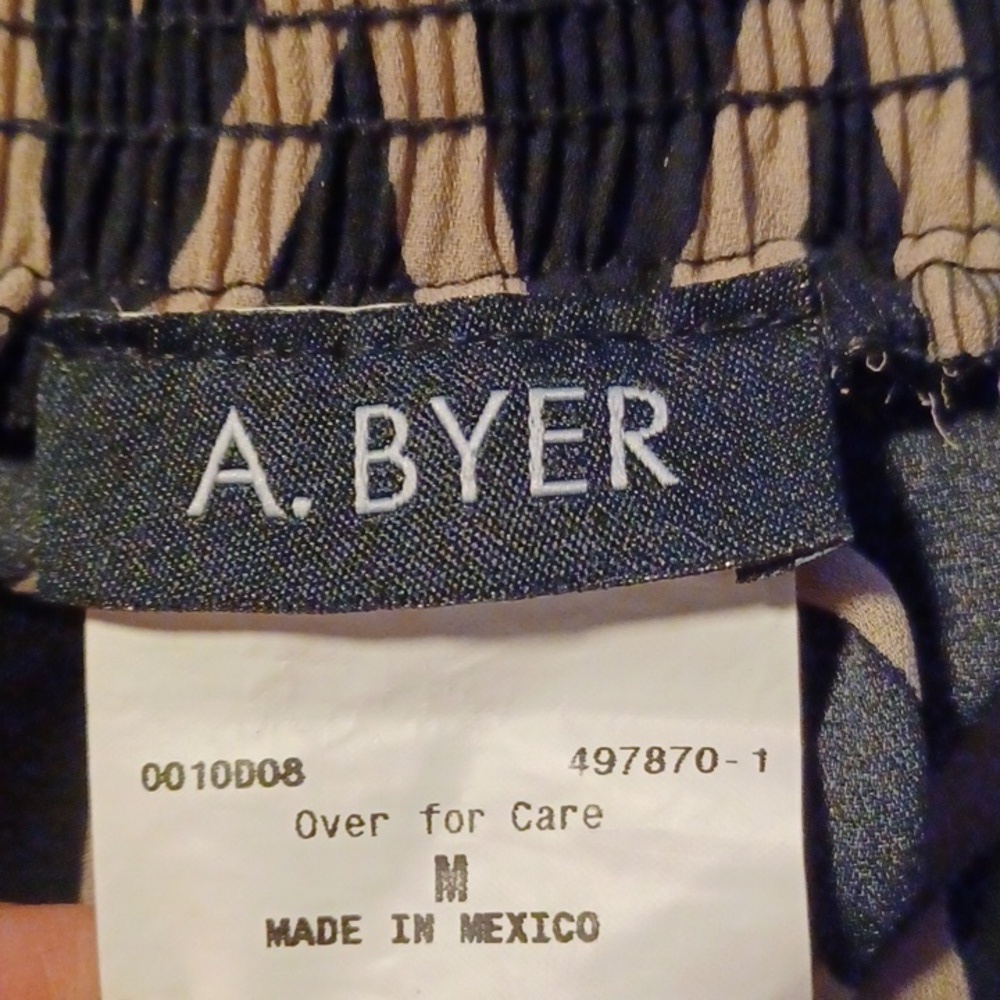 AMY BYER TAN AND BLACK, LITE WEIGHT PANTS, SIZE MEDIUM. - Picture 4 of 5